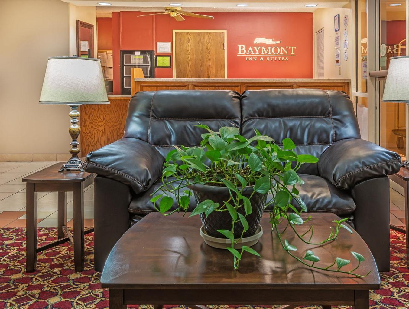 Baymont By Wyndham Salina Hotel Exterior photo